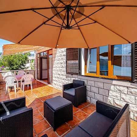 Апартаменты Awesome In Zrnovo,