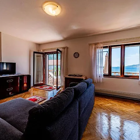 Awesome In Zrnovo, Корчула