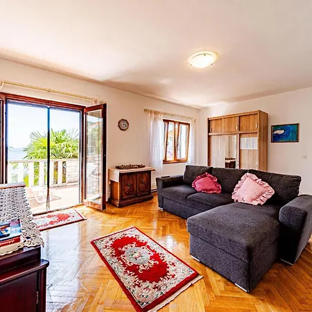 Apartment Awesome In Zrnovo, *