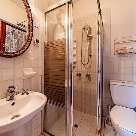 Awesome In Zrnovo, Apartment Korčula