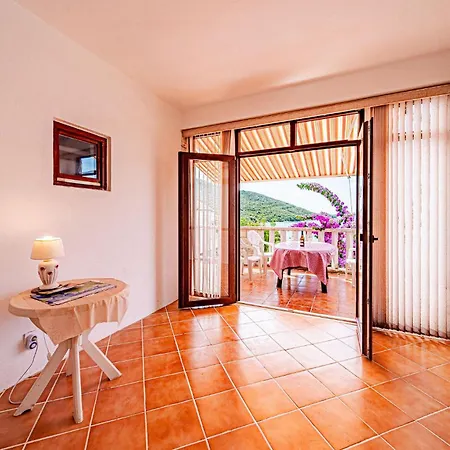 Apartment Awesome In Zrnovo, Korčula