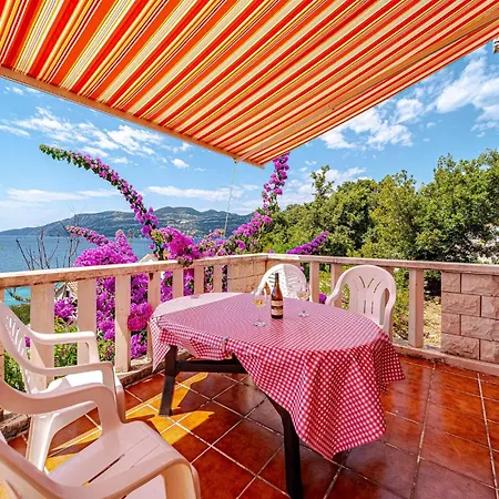 Awesome In Zrnovo, Apartman *